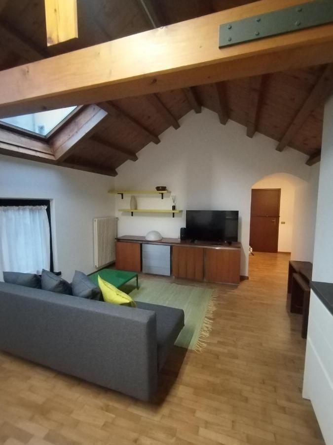 Il Vicolo_Carinissimo Appartamento In Centro Storico, Zona Giorno Mansardata Belluno Exterior photo