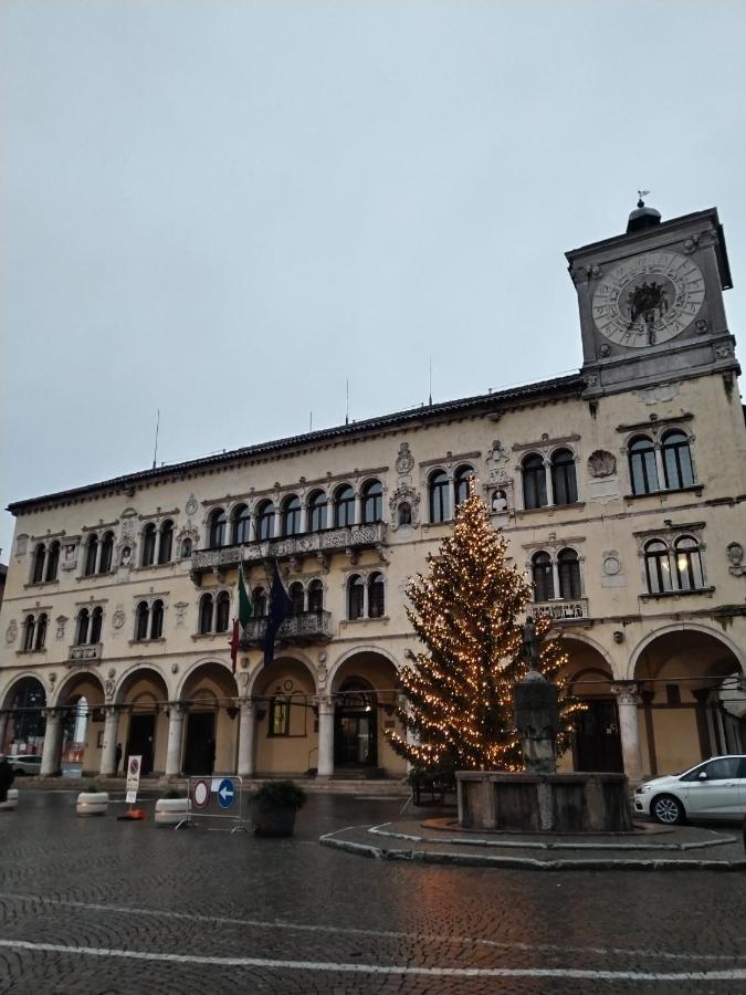 Il Vicolo_Carinissimo Appartamento In Centro Storico, Zona Giorno Mansardata Belluno Exterior photo
