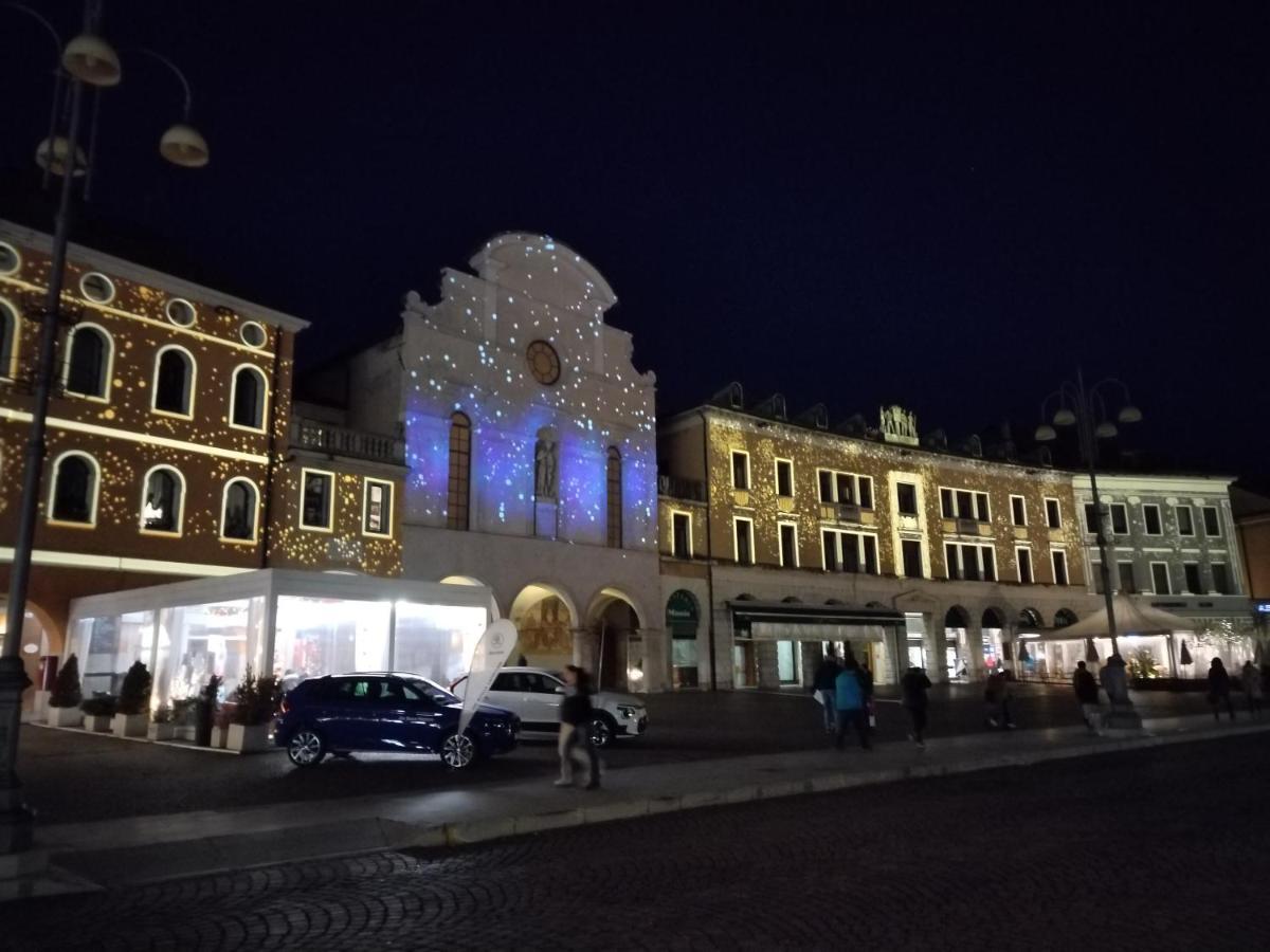 Il Vicolo_Carinissimo Appartamento In Centro Storico, Zona Giorno Mansardata Belluno Exterior photo